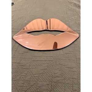 Mirror‎ Lips Decor Very Sexy Measurements In Photos